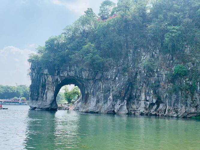 象鼻山在桂林还是阳朔_阳朔漓江是一个地方吗